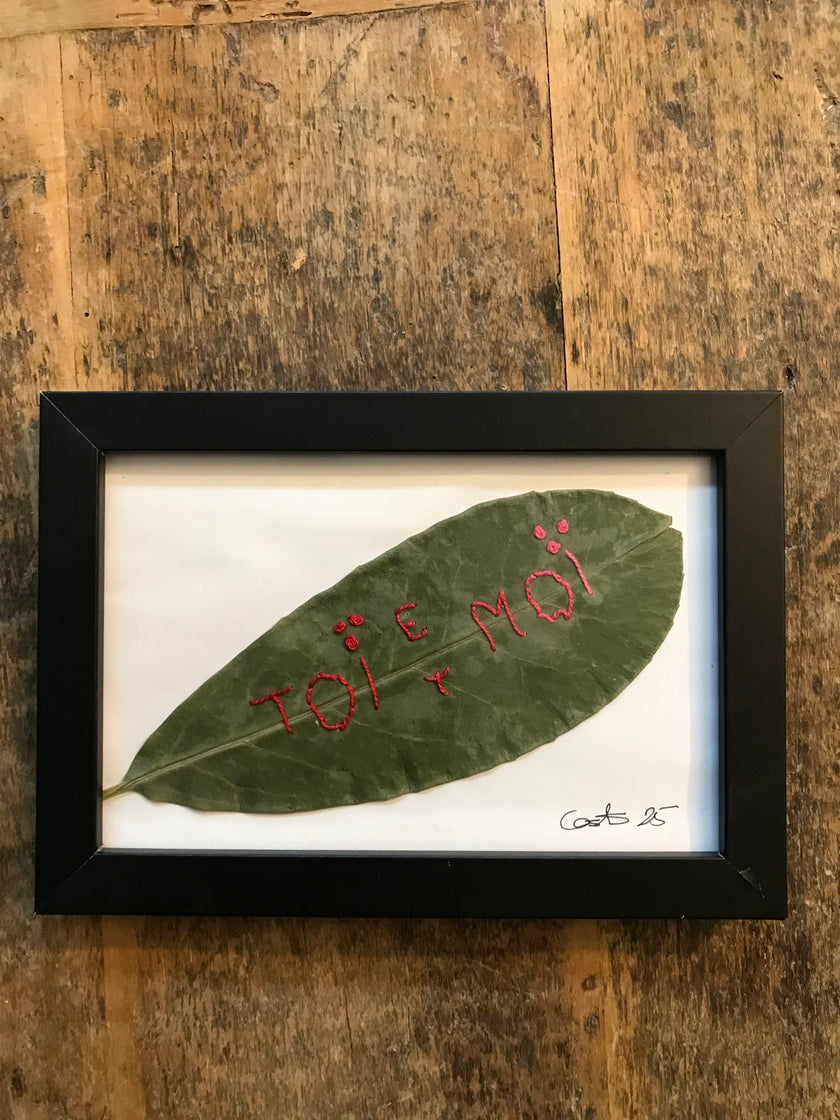 Feuille brodée au fil de coton 