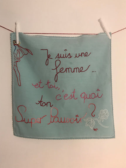 Serviette de table ancienne, brodée fil de coton sur fond vert