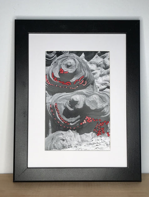 Le Palais Idéal du Facteur Chevel, La Pierre d'achoppement, brodé au fil de coton