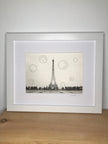 Paris Tour Eiffel - Bulles de savon - carte noir et blanc rebrodée au fil lurex mulitcolore fin (VENDU)
