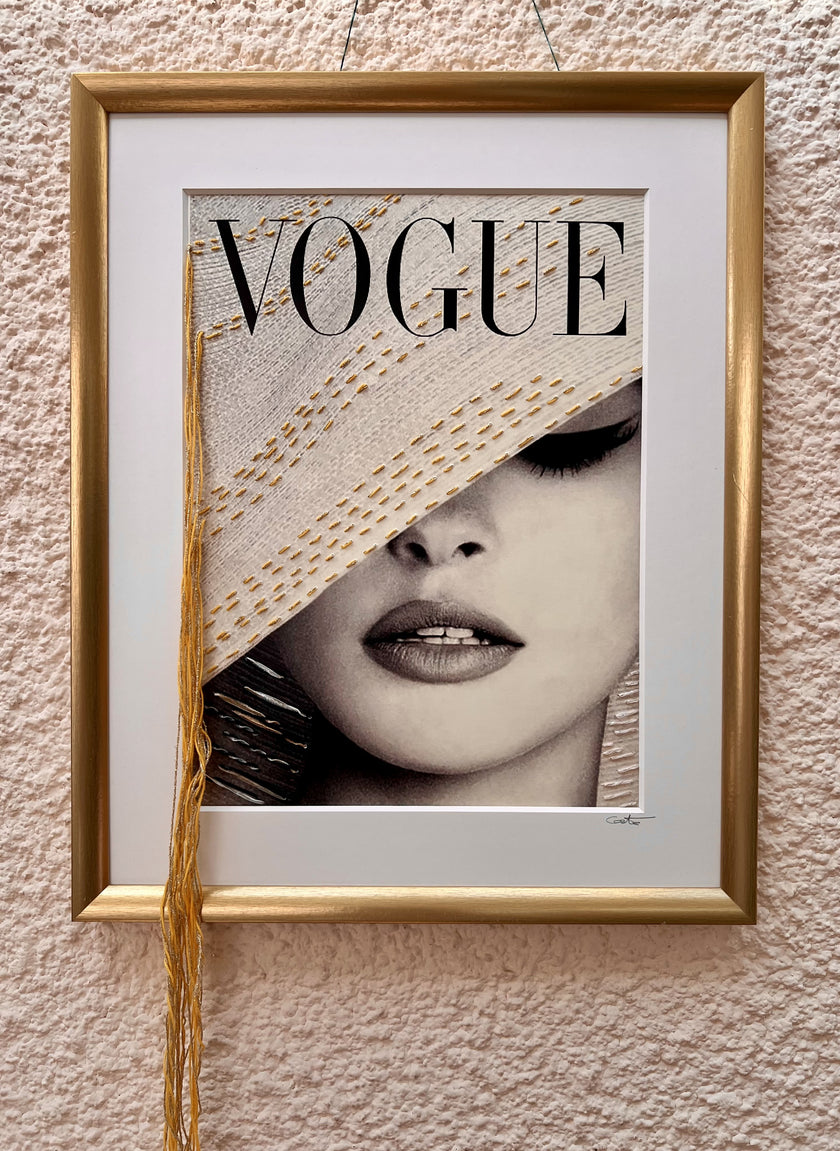 Affiche Vogue brodée au fil de coton, lurex et rubans