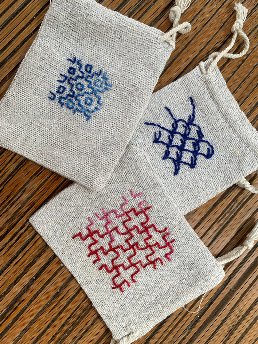 Sachets à Trésors brodés